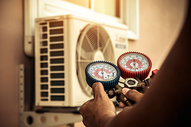 Professional Hvac technician working in Jay, FL
